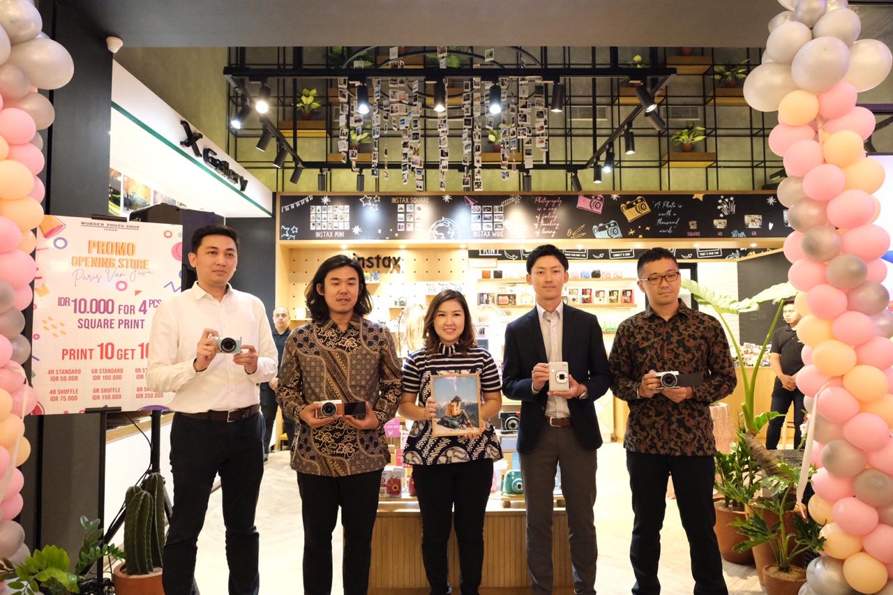 Fujifilm Resmikan Wonder Photo Shop Pertama di Bandung